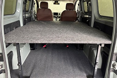 車内のベッドキット・内装カスタム